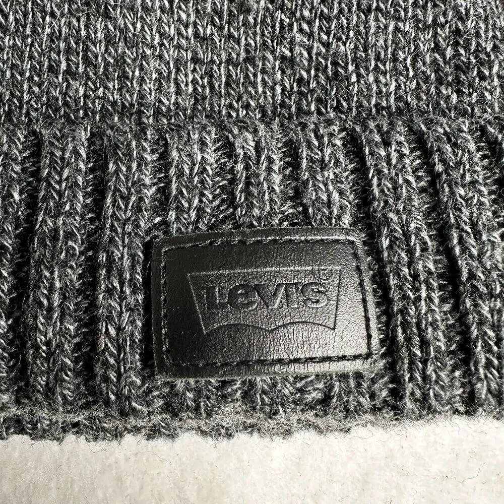 Levi's‎ Beanie Hat Charcoal Gray Ribbed Knit Cuff Faux Leather Logo Lined OSFA